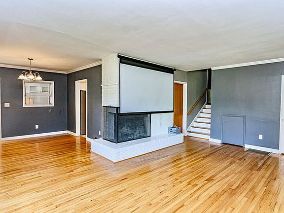 3rd image of 15 Piney Woods Ln