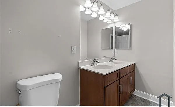 200 N Glover St — Photo 10