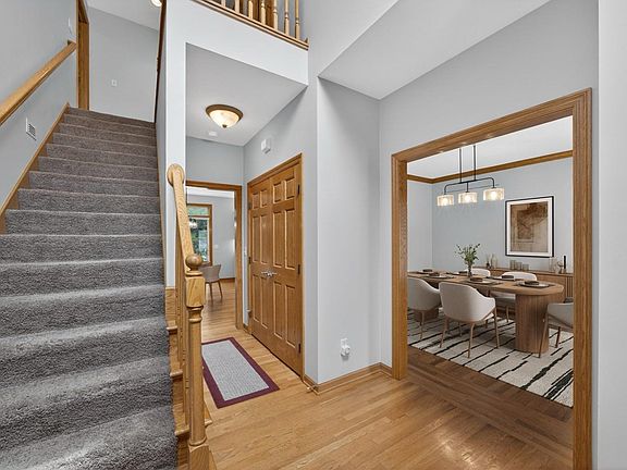 4th image of 2937 Oakview Dr NE
