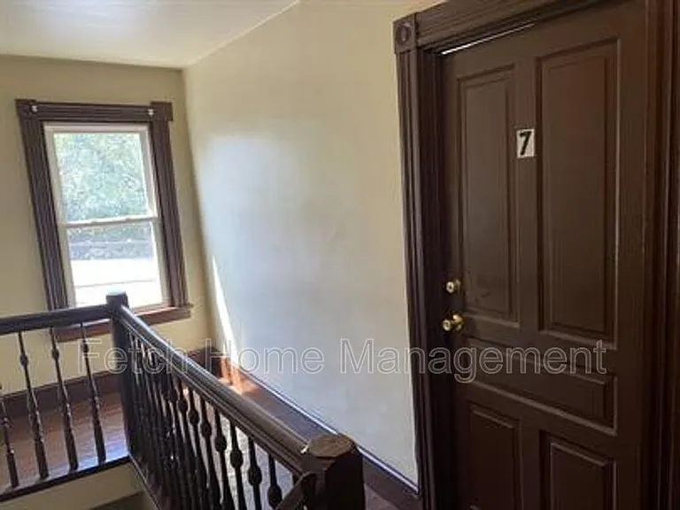 722 E King St #7 — Photo 5