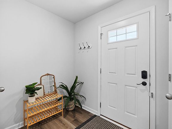 3rd image of 186 Robinia Rd