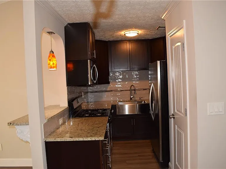 227 Goshen Ln — Photo 4