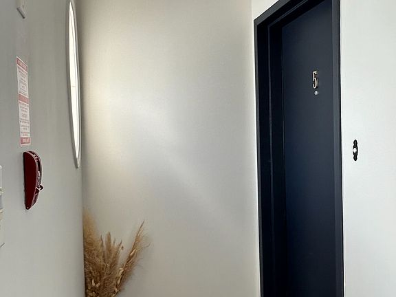 3rd image of 13 Cheltenham Rd Unit 5