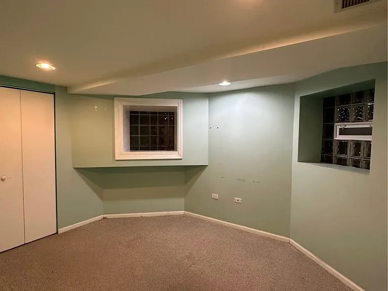4730 N Kedvale Ave — Photo 3