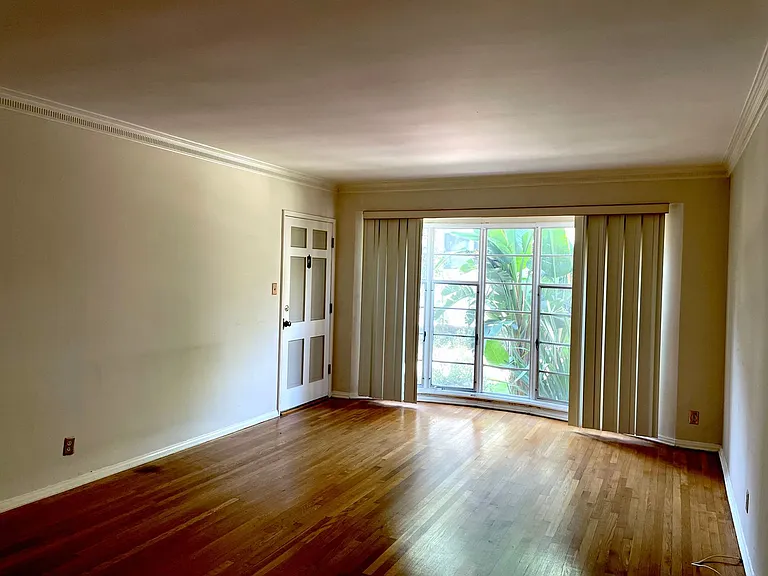 3200 Rowena Ave — Photo 7