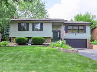 1637 Redpoll Ct, Naperville, IL 60565