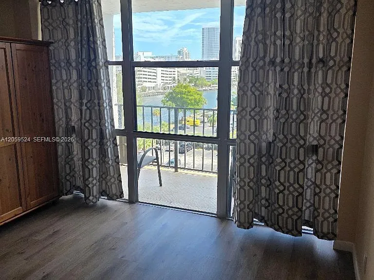800 Parkview Dr #716 — Photo 14