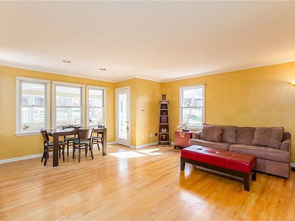 5th image of 17 Erie Cres
