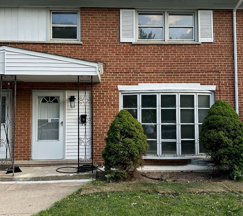 1st image of 8852 Robin Dr APT B
