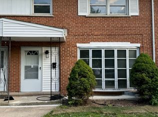 8852 Robin Dr APT B, Des Plaines, IL 60016