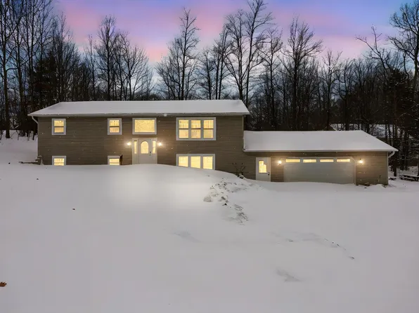 3303 Columbine Ct, Traverse City, MI 49686