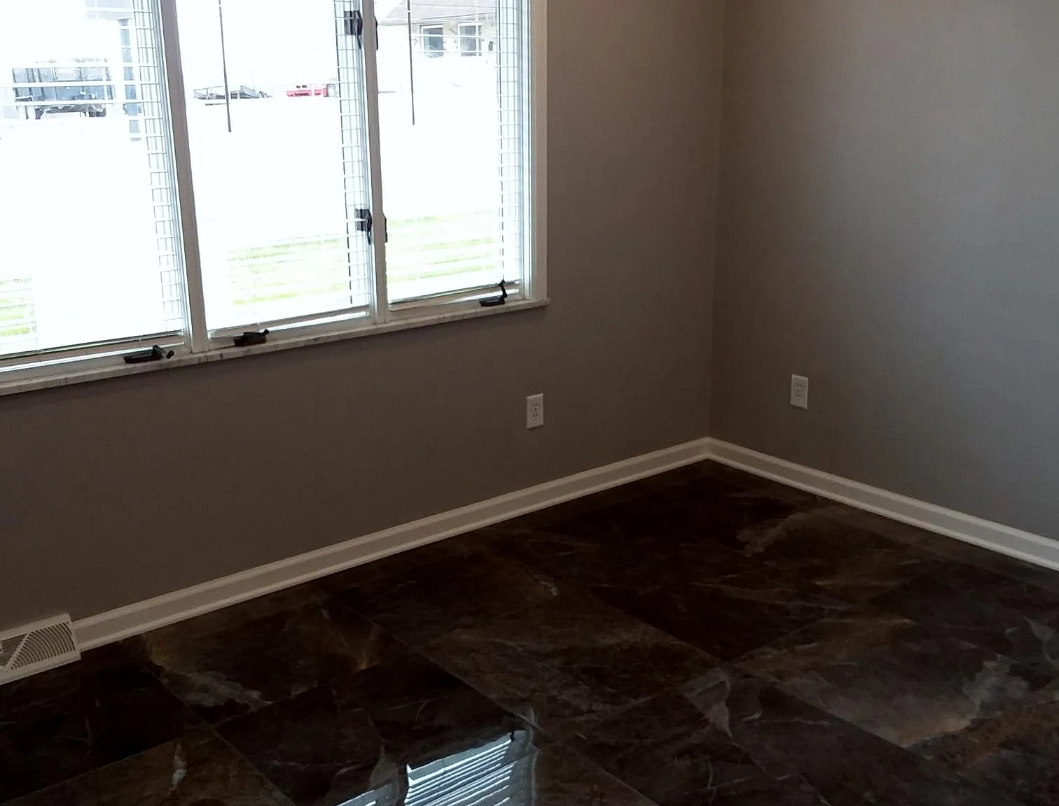 2 bed, 1800 sqft, $1,350 — Photo 4