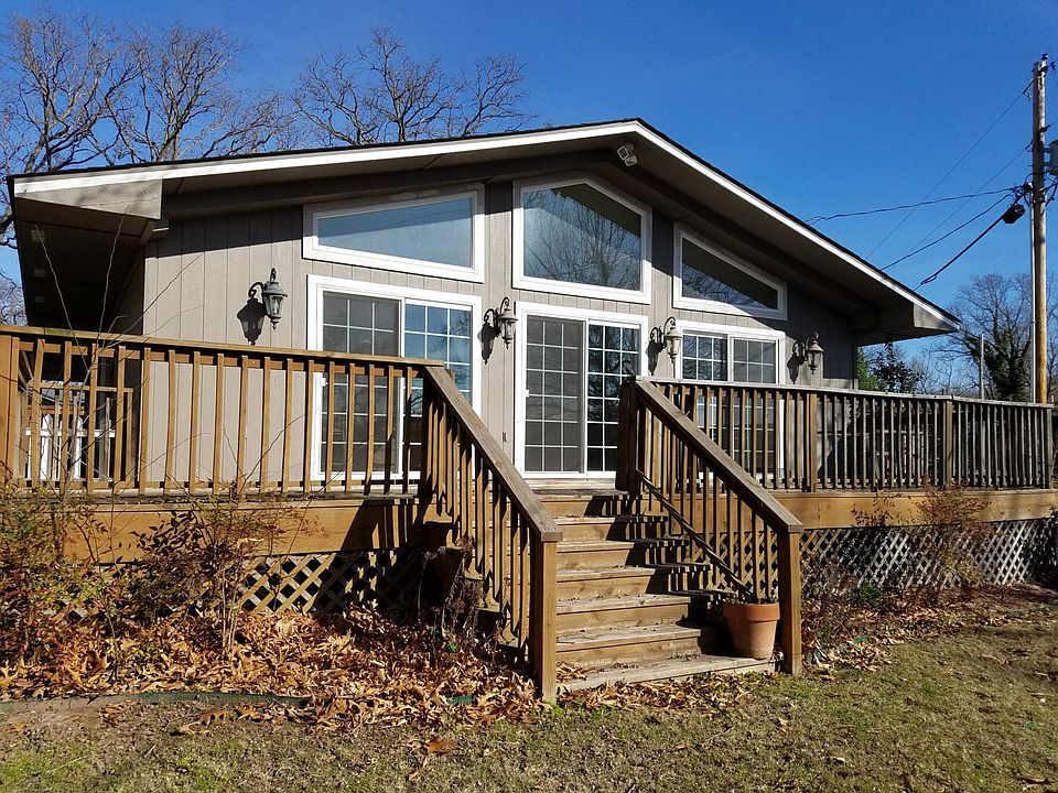 DECK AND WINDOW / VIEW LAKE