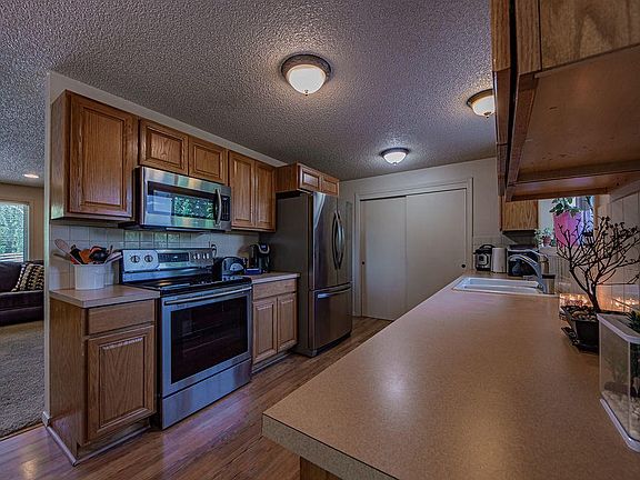 Good counter space for prepping