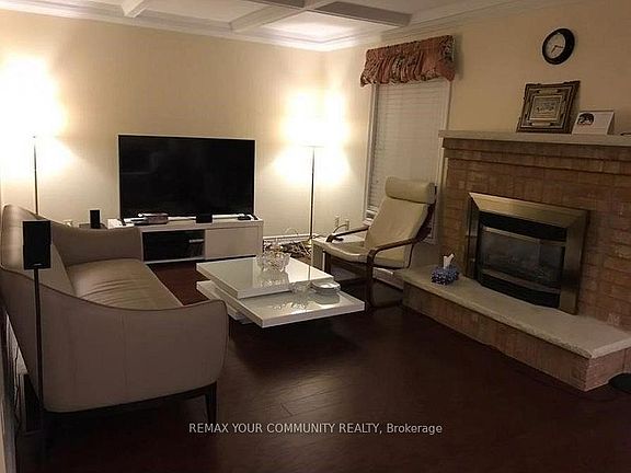 2nd image of 243 Glenway Cir