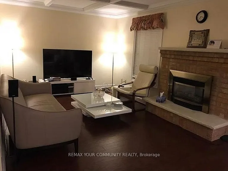 243 Glenway Cir — Photo 2