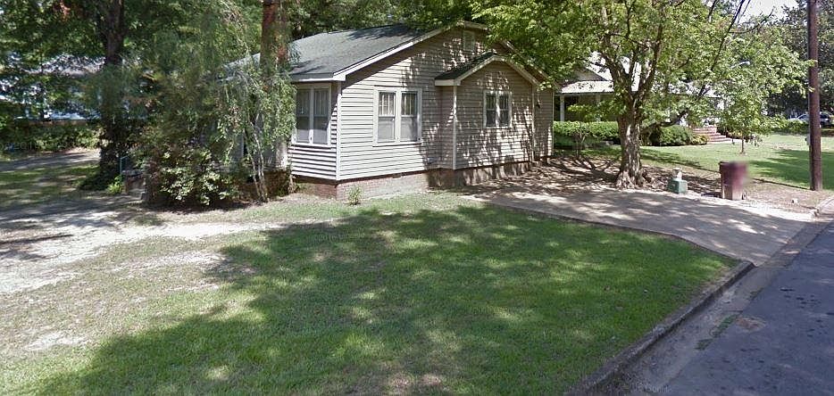 2nd image of 1002 Blair St