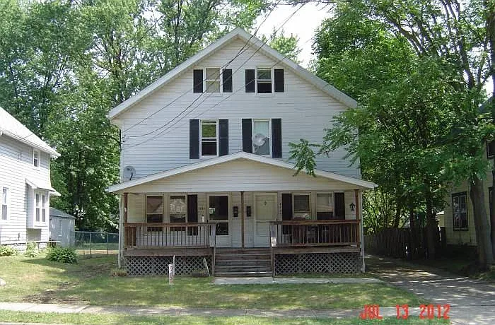 2785 Norwood St — Photo 1