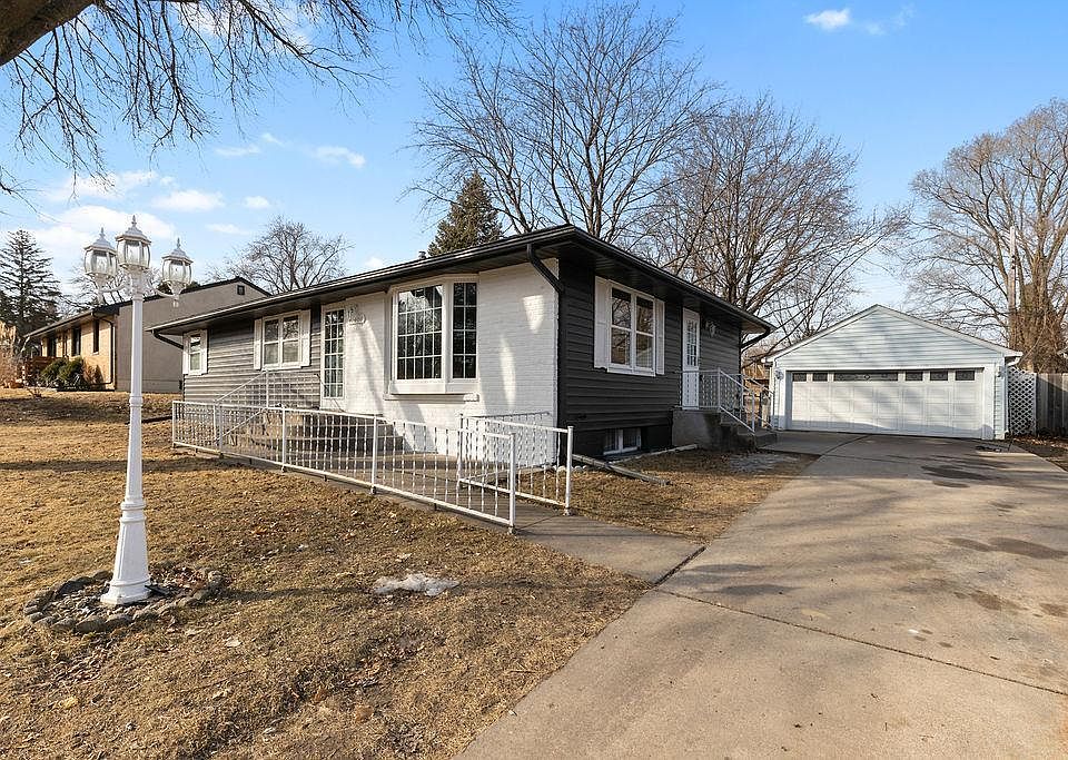 1st image of 2457 Churchill St