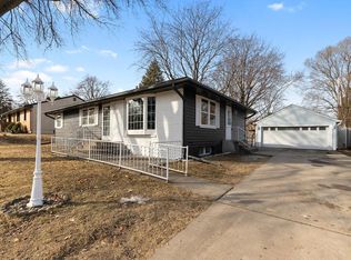 2457 Churchill St, Roseville, MN 55113