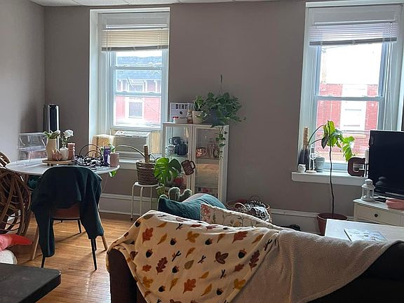 4th image of 2035 N Carlisle St #3