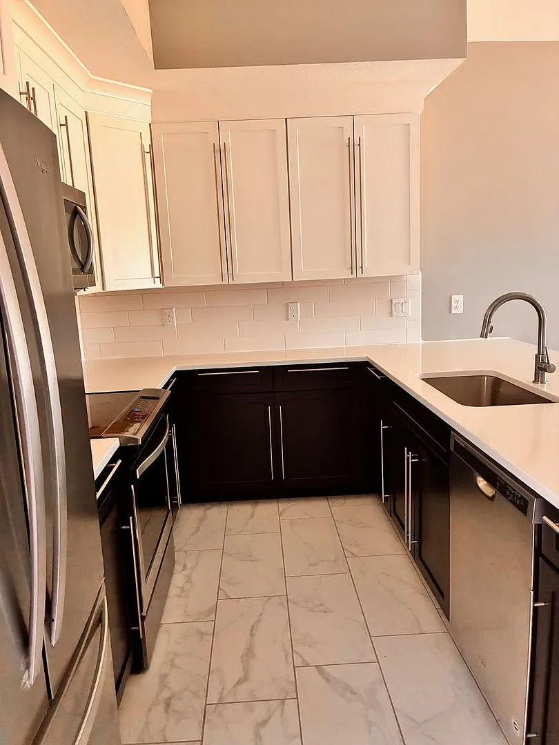 750 SE Westown Parkway — Photo 4