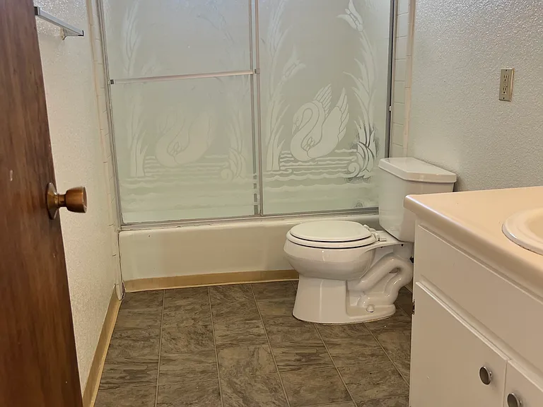 4438 Winona Ave #C — Photo 8