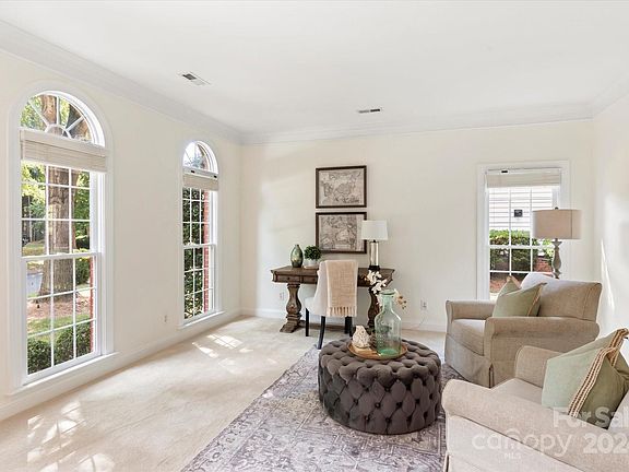 5th image of 808 Staghorn Ln