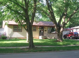 2414 Friendship St, Iowa City, IA 52245