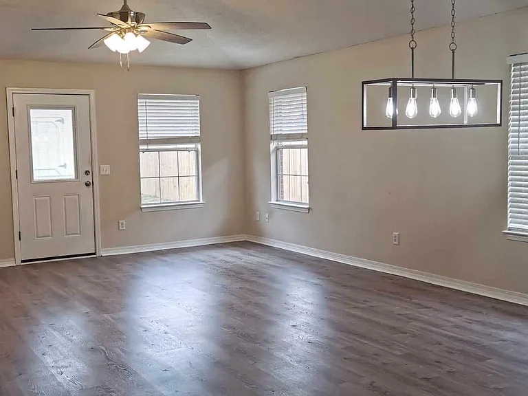 7916 Cayenne Way — Photo 3