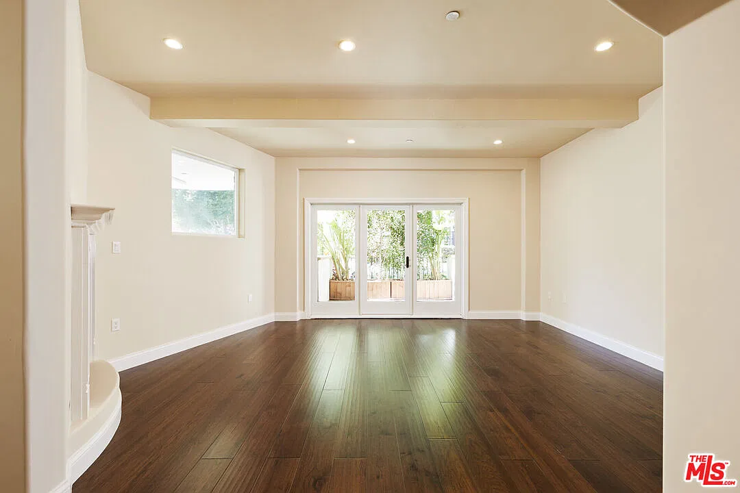 3 bed, 2.5 bath, 2500 sqft, $6,995 — Photo 4