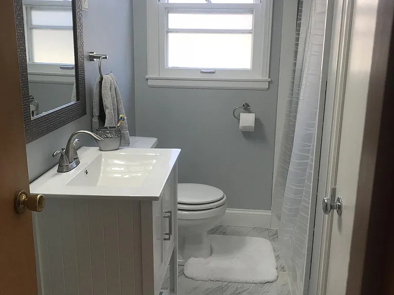 Updated full bath.