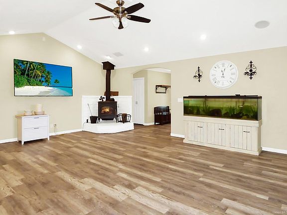 5th image of 45 Keegan Ct