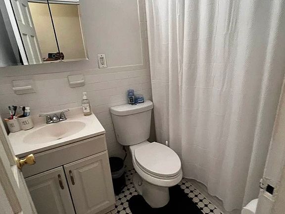 4th image of 439 E 76th St APT 3A