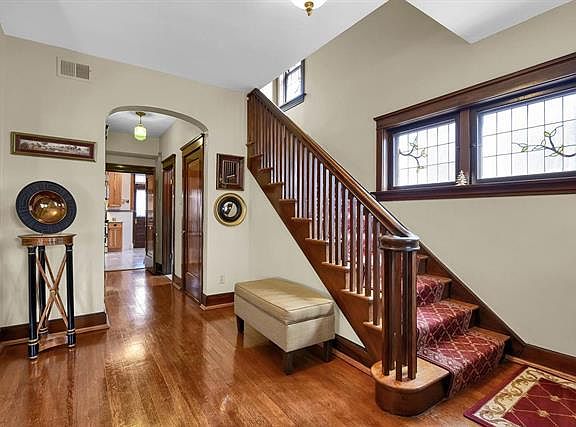 3rd image of 3985 Wilmington Ave