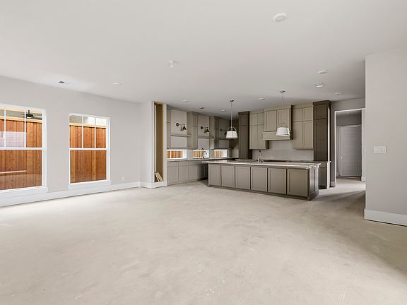 5th image of 7074 Ash St