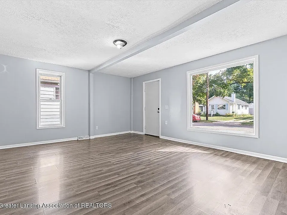 3 bed, 960 sqft, $1,375 — Photo 2