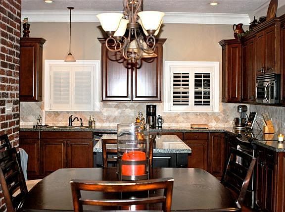 5th image of 4181 Primrose Dr