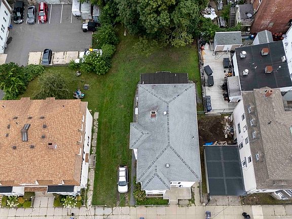 3rd image of 610 Bradford Ave