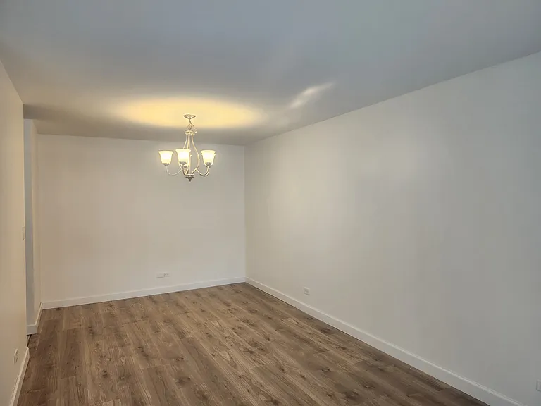 1415 E Central Rd — Photo 3