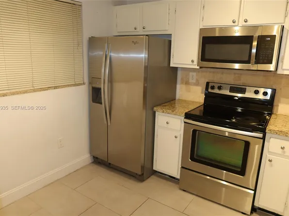 10835 SW 112th Ave APT 113, Miami, FL 33176
