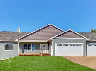 5301 Breezehill Dr, Traverse City, MI 49684