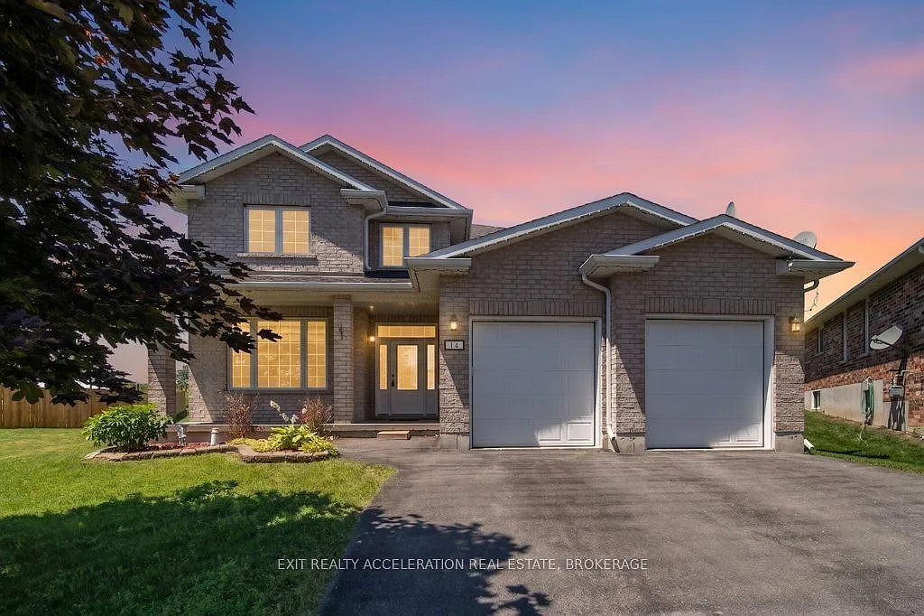 4 bed, $2,900 — Photo 1