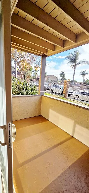 2 bed, 2.0 bath, 885 sqft, $2,500 — Photo 1
