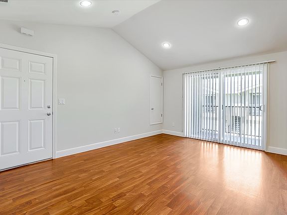 5th image of 107 Kim Louise Dr