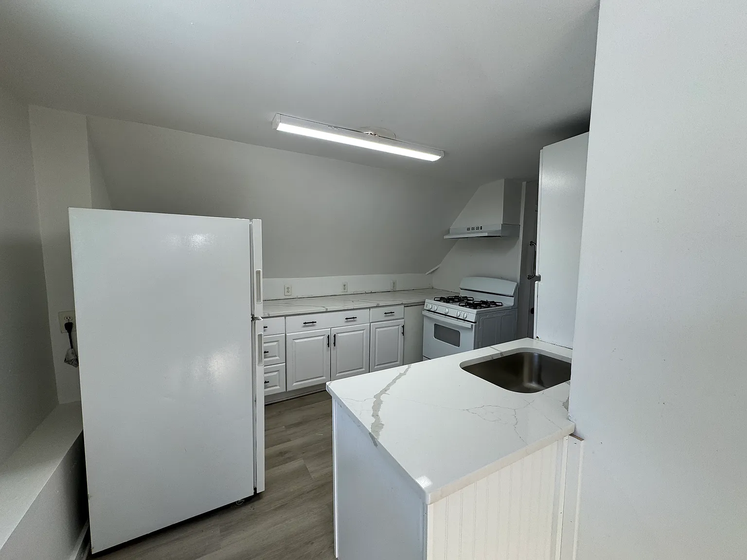 2 bed, 1000 sqft, $1,650 — Photo 2