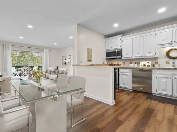 26 Balance Rock Road APT 16, Seymour, CT 06483