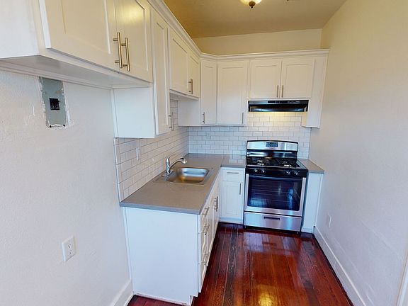 3rd image of 1324 Calumet Ave #201