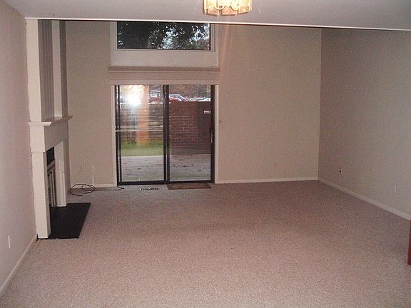 5th image of 924 Grenoble Dr Unit D