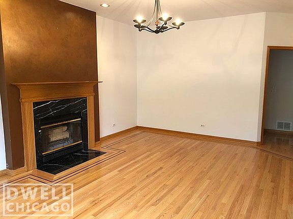 2nd image of 4100 N Kenmore Ave #41032N